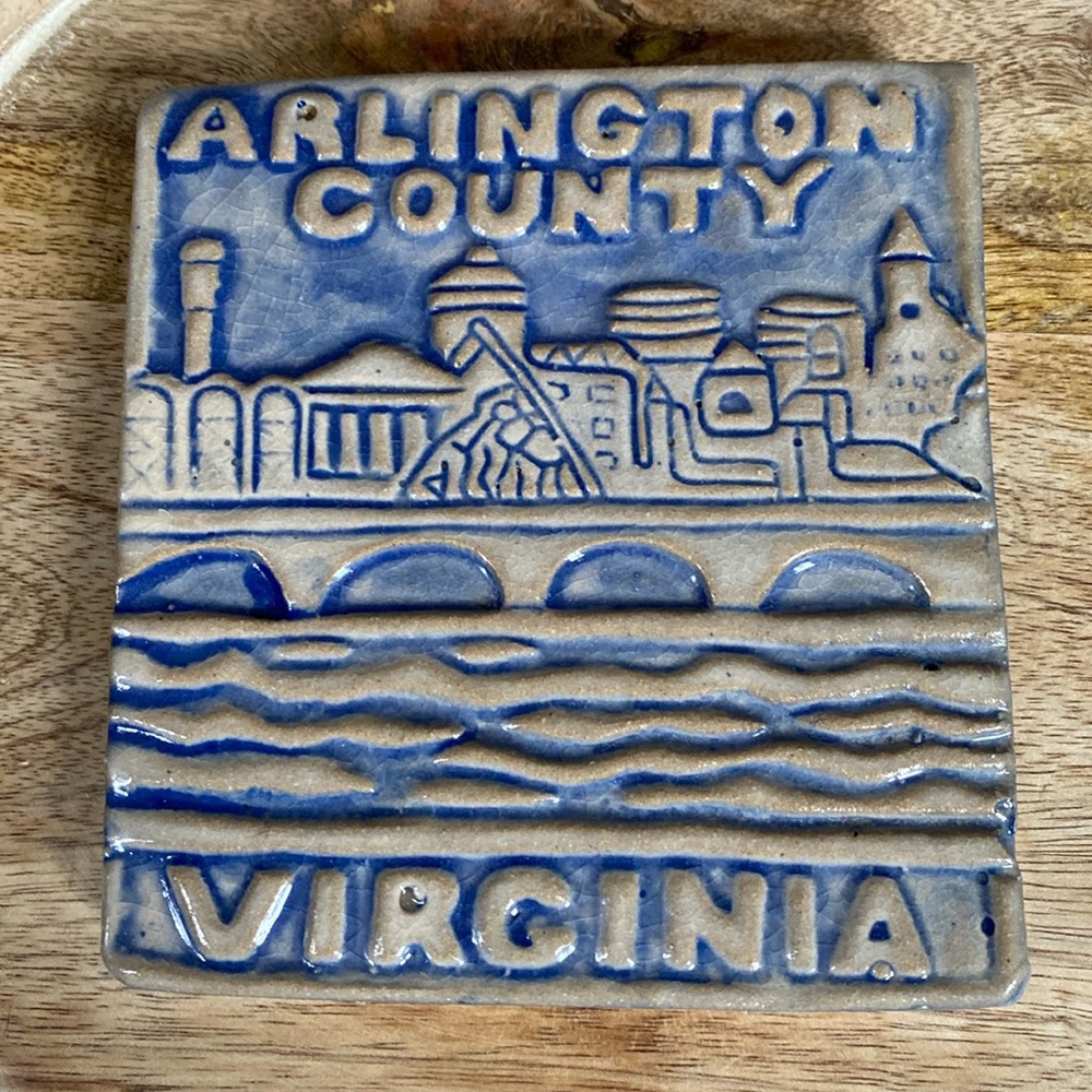 ARLINGTON COUNTY VIRGINIA ART POTTERY TILE EUC